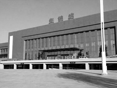 在東北盤(pán)錦經(jīng)營(yíng)一家絲網(wǎng)商店。 在東北盤(pán)錦經(jīng)營(yíng)一家絲網(wǎng)商店。